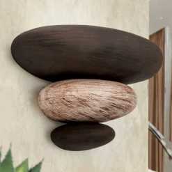 Stenimitation: den beige-brune væglampe LITICA