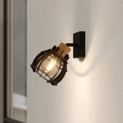 Stillington 1 væglampe af stål med trædetalje