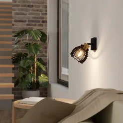 Stillington 1 væglampe af stål med trædetalje