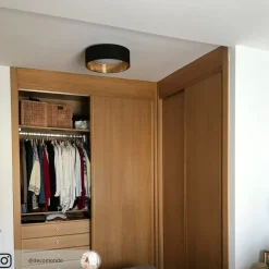 Stof loftslampen Coleen i sort, gylden inden i