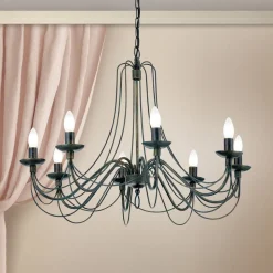 Stor CLARA lysekrone i herregårdsstil med otte lys