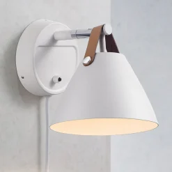 Strap væglampe med læderremme, hvid