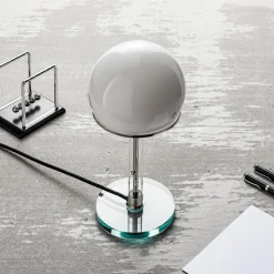 TECNOLUMEN Wagenfeld WG24 bordlampe med glasfod