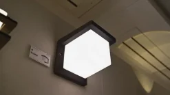 Terningeformet LED-udendørsvæglampe Desella