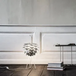 Trebenet bordlampe Silvia mini med skærm i stål