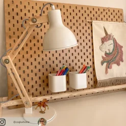 Træ-skrivebordslampe Shivanja med hvid skærm