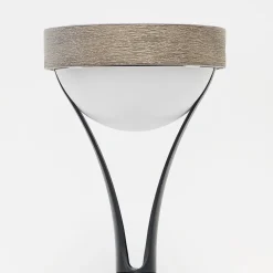 Tyble LED solcellebordlampe, sort/teak, 2.700 K, 200 lm