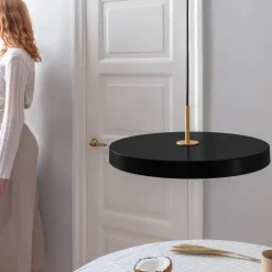 UMAGE Asteria medium hængelampe, messing, sort