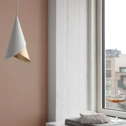 UMAGE Cornet hængelampe, hvid, messing