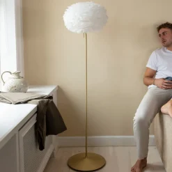 UMAGE Eos medium gulvlampe, messing/hvid