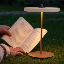 UMAGE LED-bordlampe Asteria Move perlehvid/messing 31cm