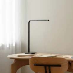 UMAGE LED-bordlampe Omni, sort Højde 46 cm Metal drejelig