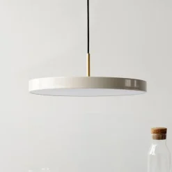 UMAGE LED-hængelampe Asteria Medium perlemor/messing Ø 43 cm