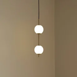 UMAGE LED-hængelampe Audrey, messingfarvet, 2 lyskilder Ø 12 cm