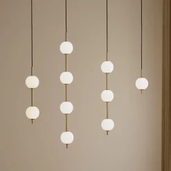 UMAGE LED-hængelampe Audrey, messingfarvet, 2 lyskilder Ø 12 cm