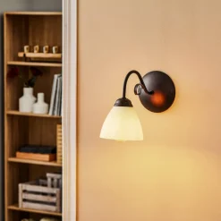 Væglampe Adoro med glasskærm, brun