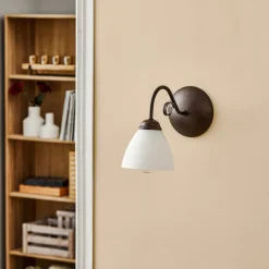 Væglampe Adoro med glasskærm, brun
