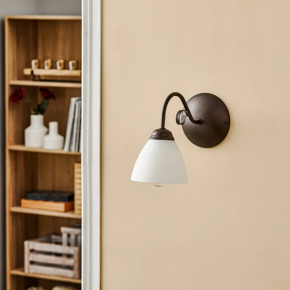 Væglampe Adoro med glasskærm, brun