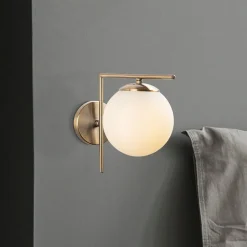 Væglampe 7141-Antique, antik guldfarve, opalglas Ø 10 cm