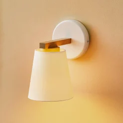 Væglampe Canditia i træ med tekstilskærm