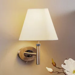 Væglampe Lilly i nikkel med stofskærm