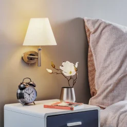 Væglampe Lilly i nikkel med stofskærm