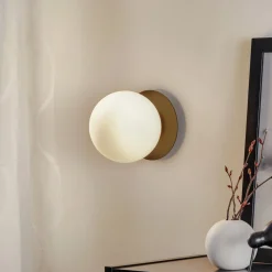 Væglampe Minerva K1 med sort metalramme