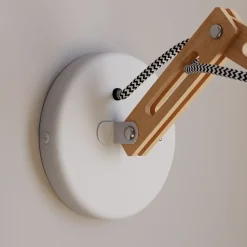 Væglampe Skansen, træarm justerbar, hvid