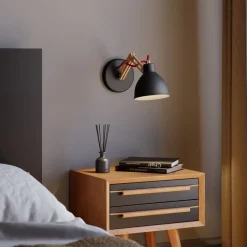 Væglampe Skansen, træarm justerbar, sort