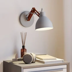 Væglampe Skansen, træarm justerbar, grå