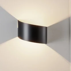 Væglampe Vero i lakeret stål, sort