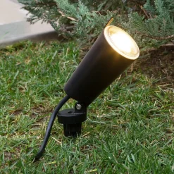 Vægspot og spot med jordspyd i en - Toni