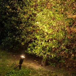 Vægspot og spot med jordspyd i en - Toni