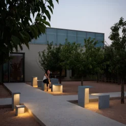 Vibia Empty 4130 udendørslampe, beton, 70 cm