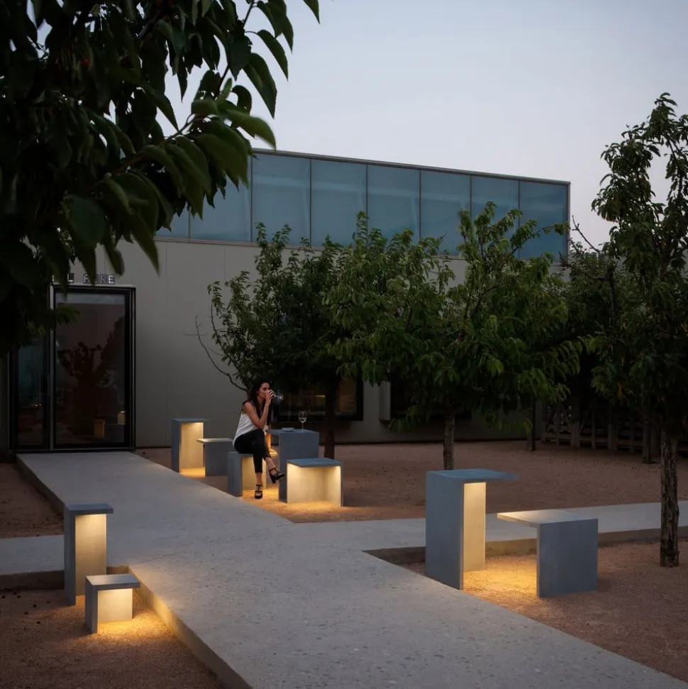 Vibia Empty 4135 Udendørslampe i beton, 25 cm