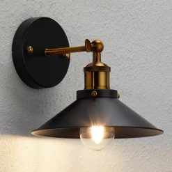 Viktor - en væglampe med et industrielt design