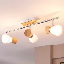 Vivica - loftslampe med 3 lys og træelementer